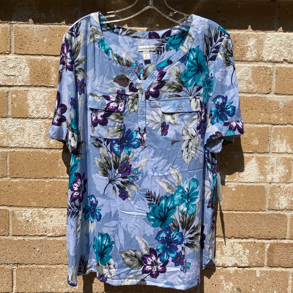 Pretty Croft and Barrow pullover blouse